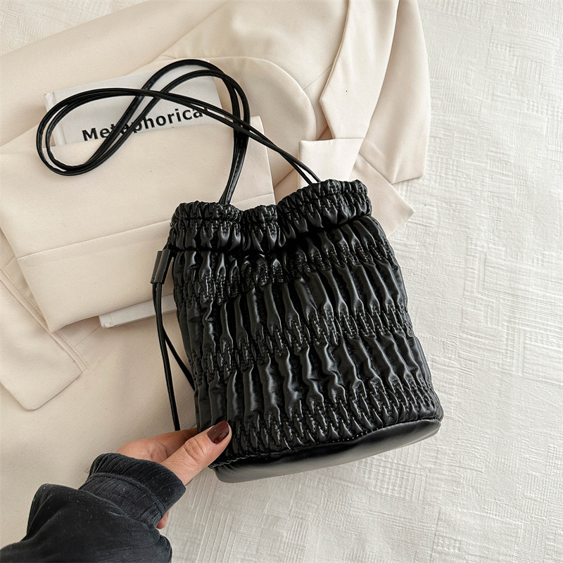 Free Delivery Designer Bag Internet Celebrity Fashion Gentle Pleated Single Shoulder 2025 Spring New Versatile Ins Armpit Bucket For Women Luxury Bag