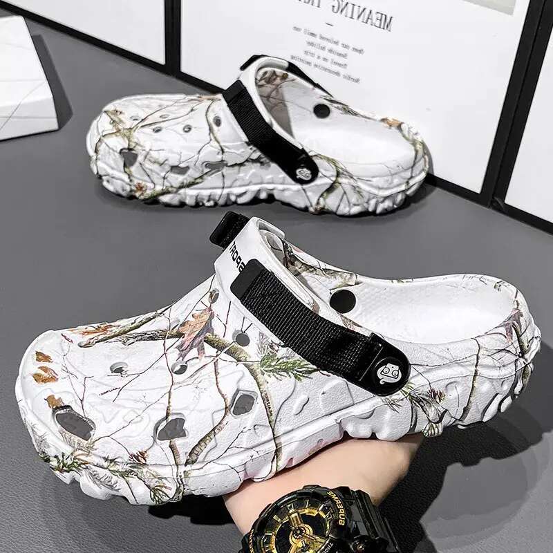 hot free shipping designer Sandals for woman and man 2025 new vintage fashionable beach shoes
