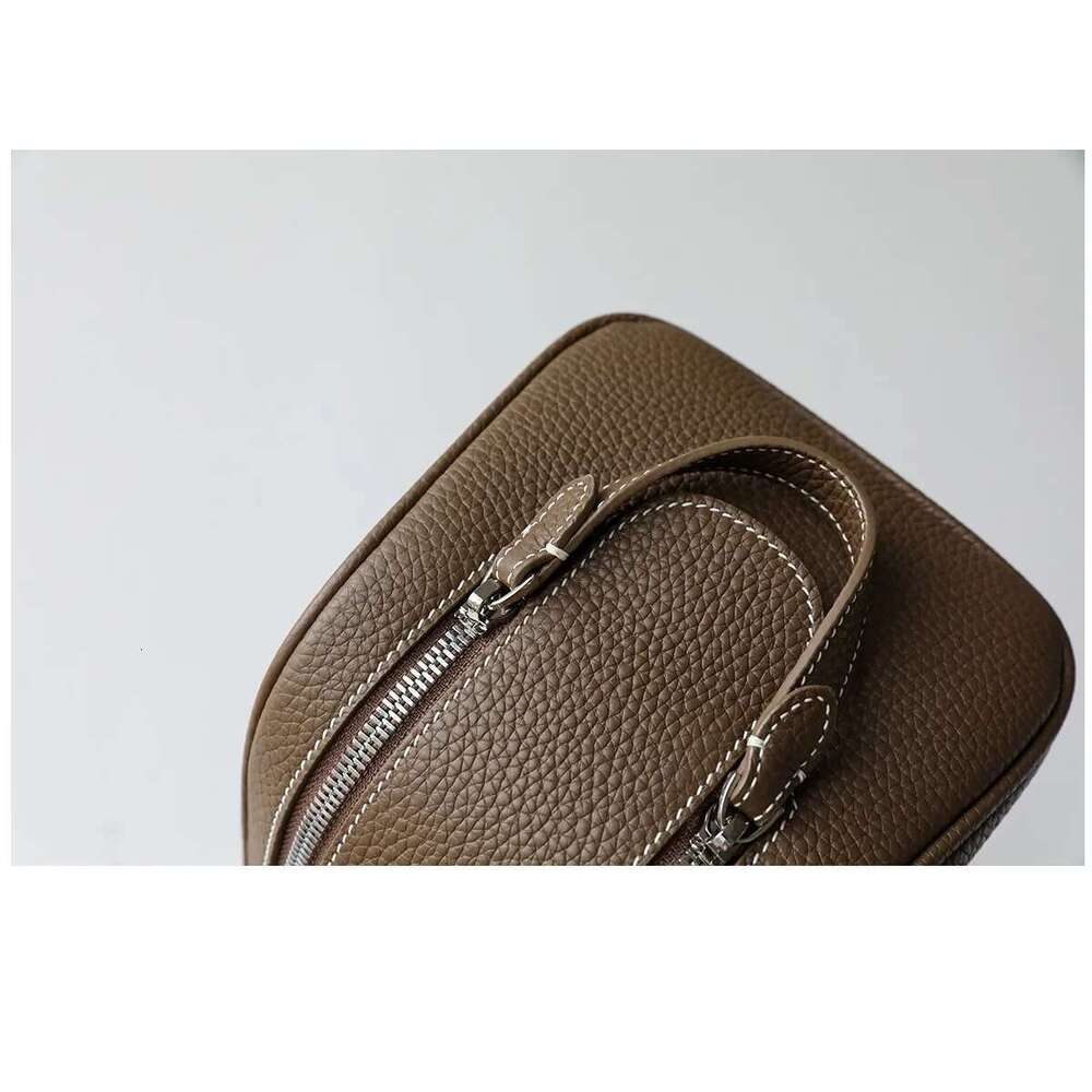 VOAETEC New First-layer Cowhide Women Portable Travel Toilet Bag Ins Style Advanced Cosmetic Storage Casual