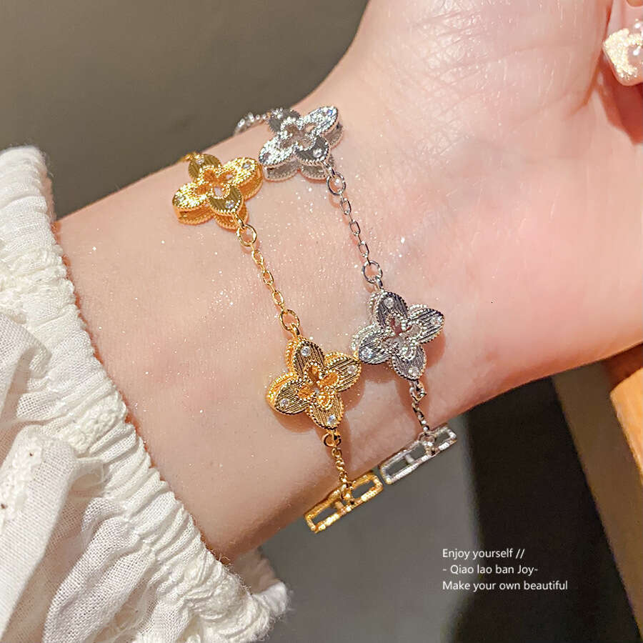 designer bracelet Zircon hollow dia flower bracelet with light high-end feel, fashionable, simple and exquisite commuting accessories for women with g