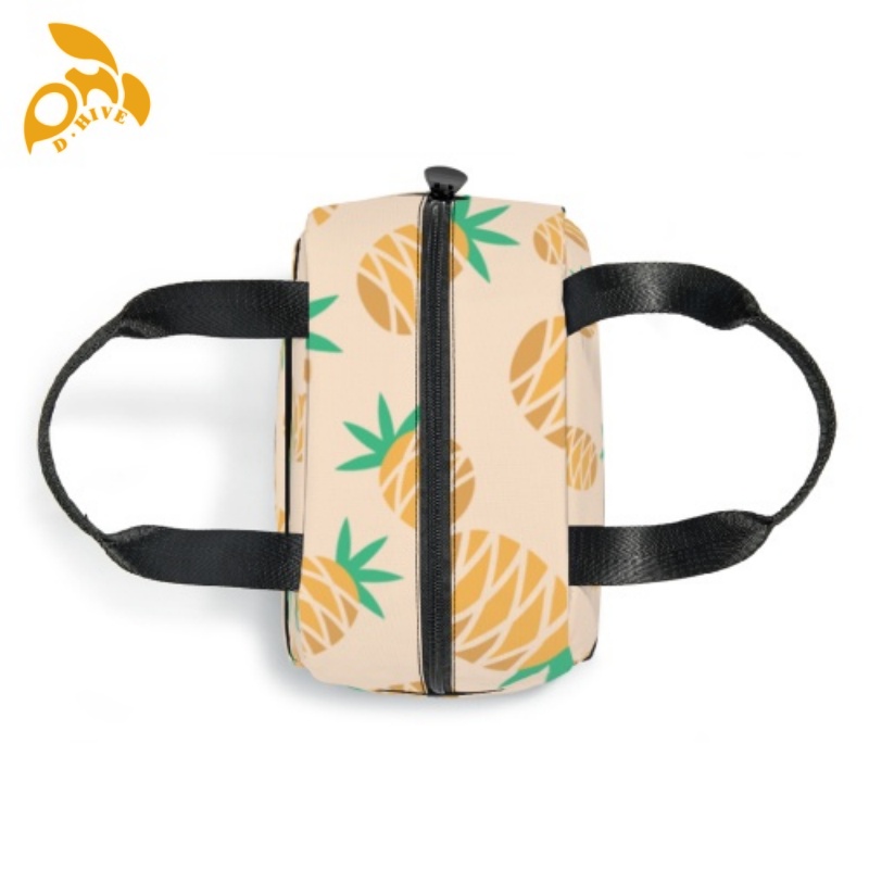 Free provision of lightweight, high-quality hand-held insulated meal bags in beige and black, custom-made for adults by designers.