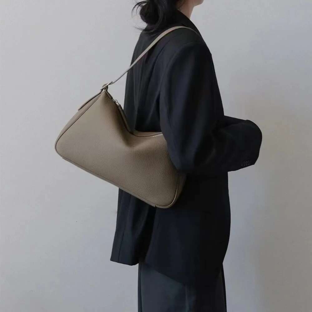 Women's Bags Designer Fashion High-End Shoulder Cowhide Underarm Large-Capacity Dinner Versatile Portable Leather Women's Bag