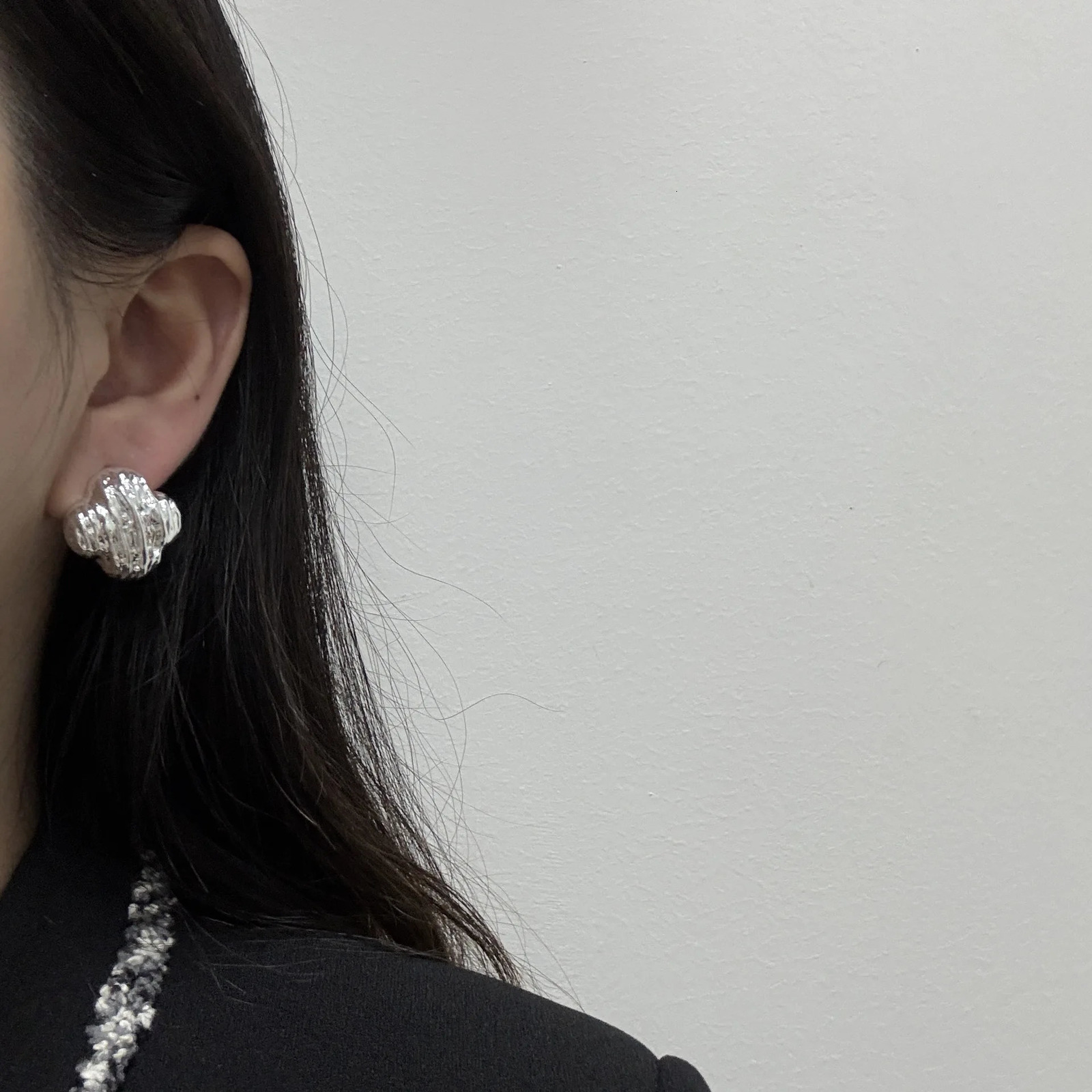 Korean Irregular Stud Earrings for Women Silver Color Water Ripple Pattern Geometric Textur Copper Ear Accessories Party Gifts 250517