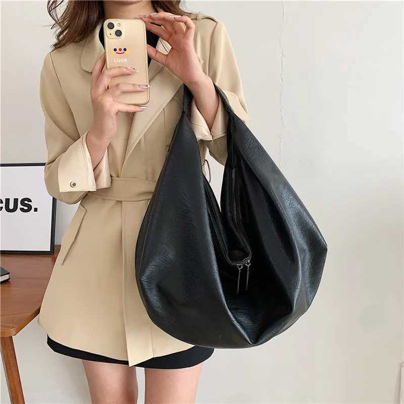 MOODS Vintage Shoulder Hobo Bags For Women Soft PU Leather Pure Color Large Capacity Shopping Totes Latest Fashion Handbags M250520