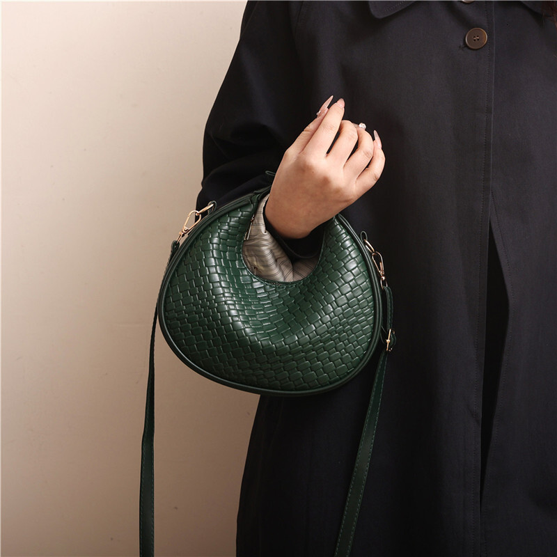 2024 New Fashion Knitted Pattern Single Crescent Simple Solid Color Western Style Handheld Cross Shoulder Women's Bag