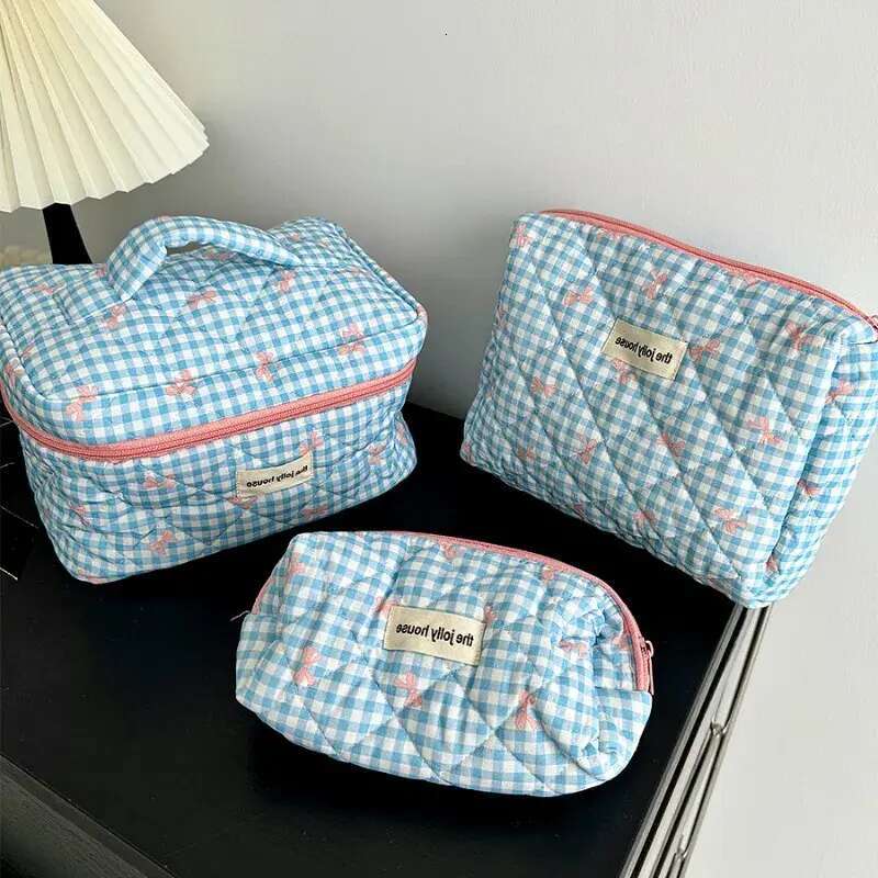 Portable large capacity girl's heart cartoon dot cosmetic storage toiletry bag