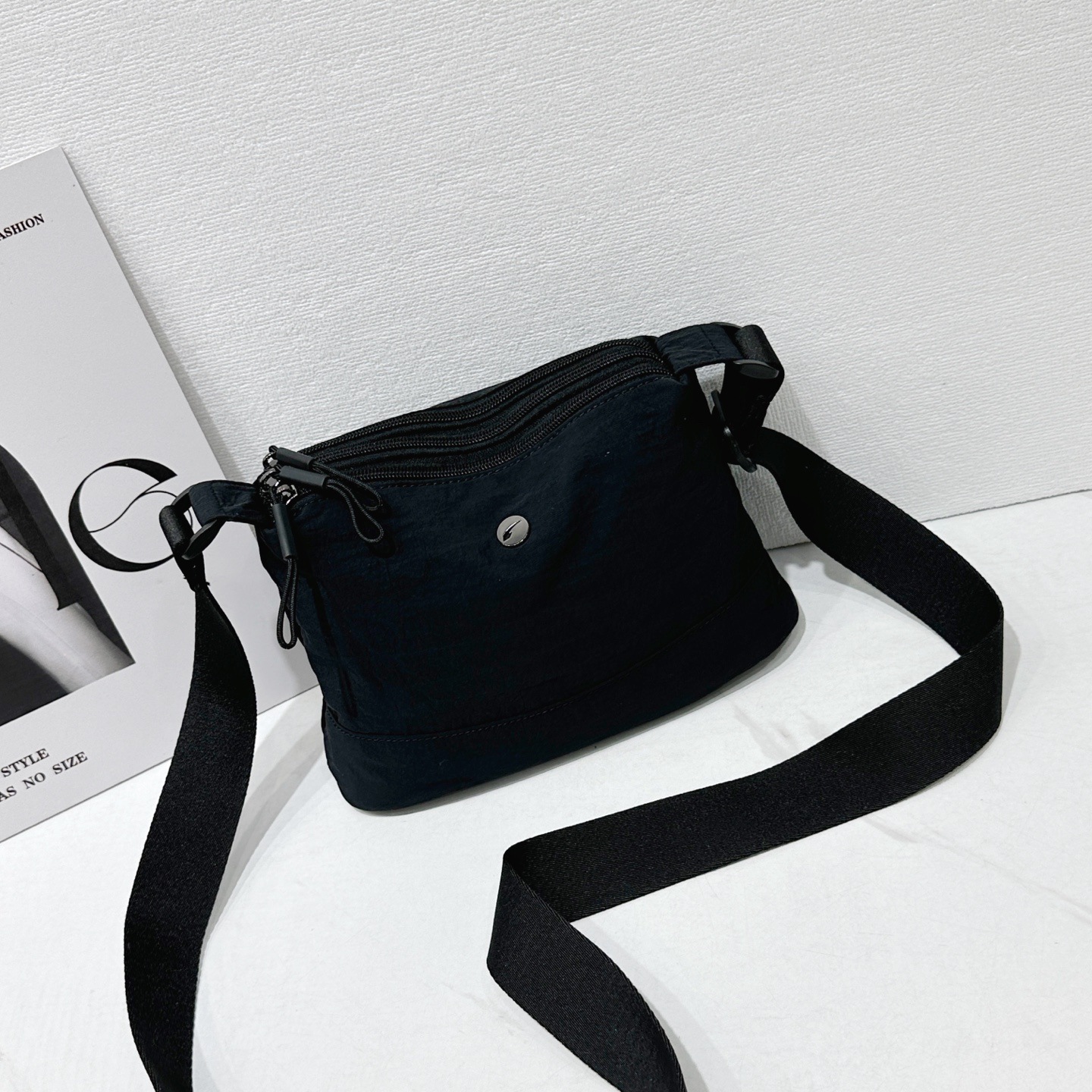 Casual versatile portable backpack new lightweight shoulder simple and fashionable niche crossbody bag stylish small square bag