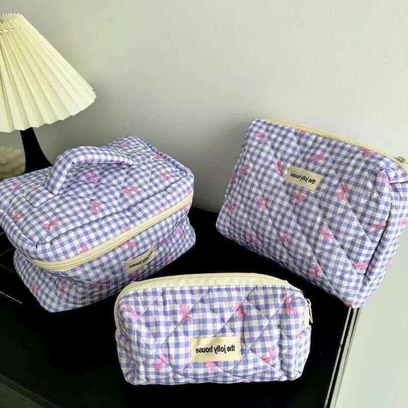 Portable large capacity girl's heart cartoon dot cosmetic storage toiletry bag