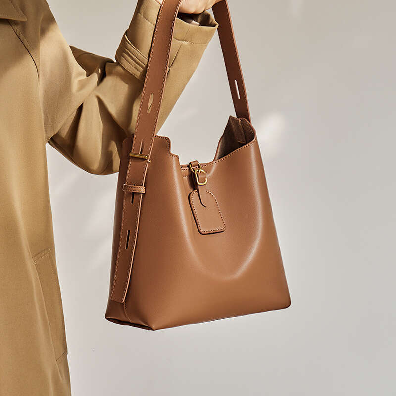 Tote Bag New Crossbody Niche Design High End Sense Shoulder Fashion Handbag Bucket Commuting Women S Bag Lady Bags