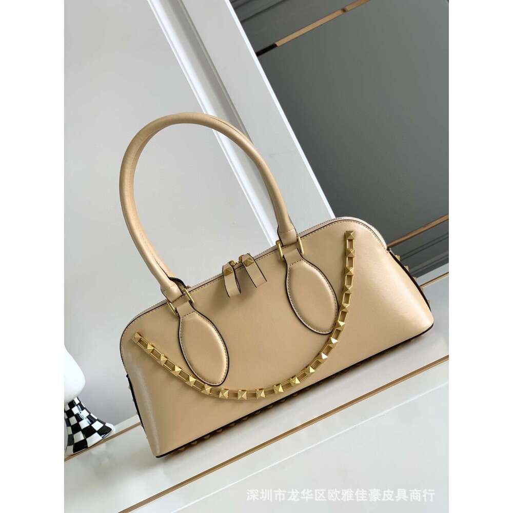 New Riveted Genuine Women s with High Grade Head Layer Leather Chain and Wind Carrying Bag