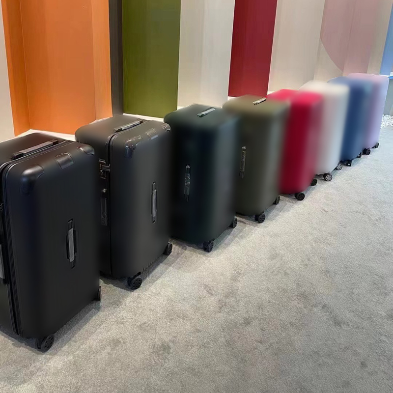 Suitcase in RIM0 pc with smooth universal wheels with anti-spin core anti-theft and anti-burst zips luggage available in 5 sizes