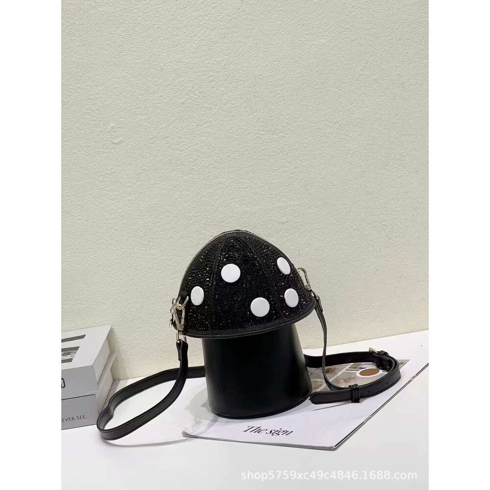 2025 New Trendy Cute Western Style Hot Diamond Mushroom Lightweight And Versatile Outdoor Crossbody Bag