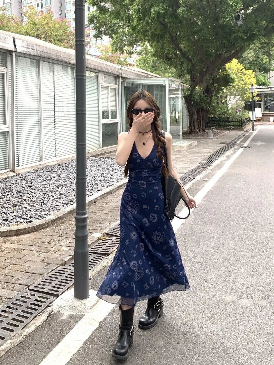 Dopamine Retro Vneck Vest Dress for Womens Chic Girl Style Waisthugging and Slimming Onepiece Aline Long Skirt 250520