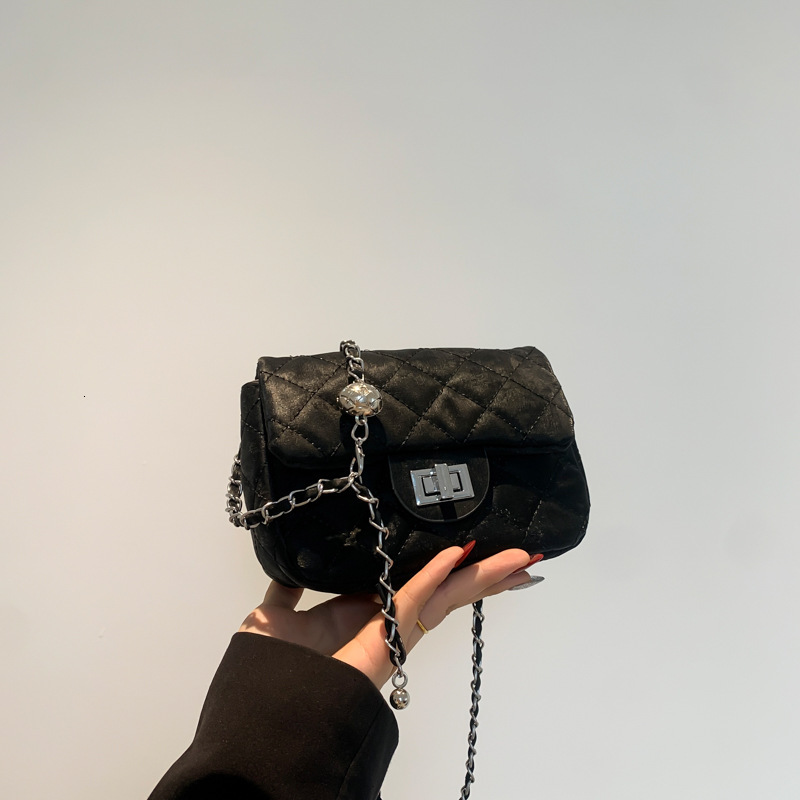 Free Delivery Designer Bag Gentle Texture Lock Buckle Temperament Chain For Women 2025 Spring New Versatile Ains Crossbody Small Square 8520