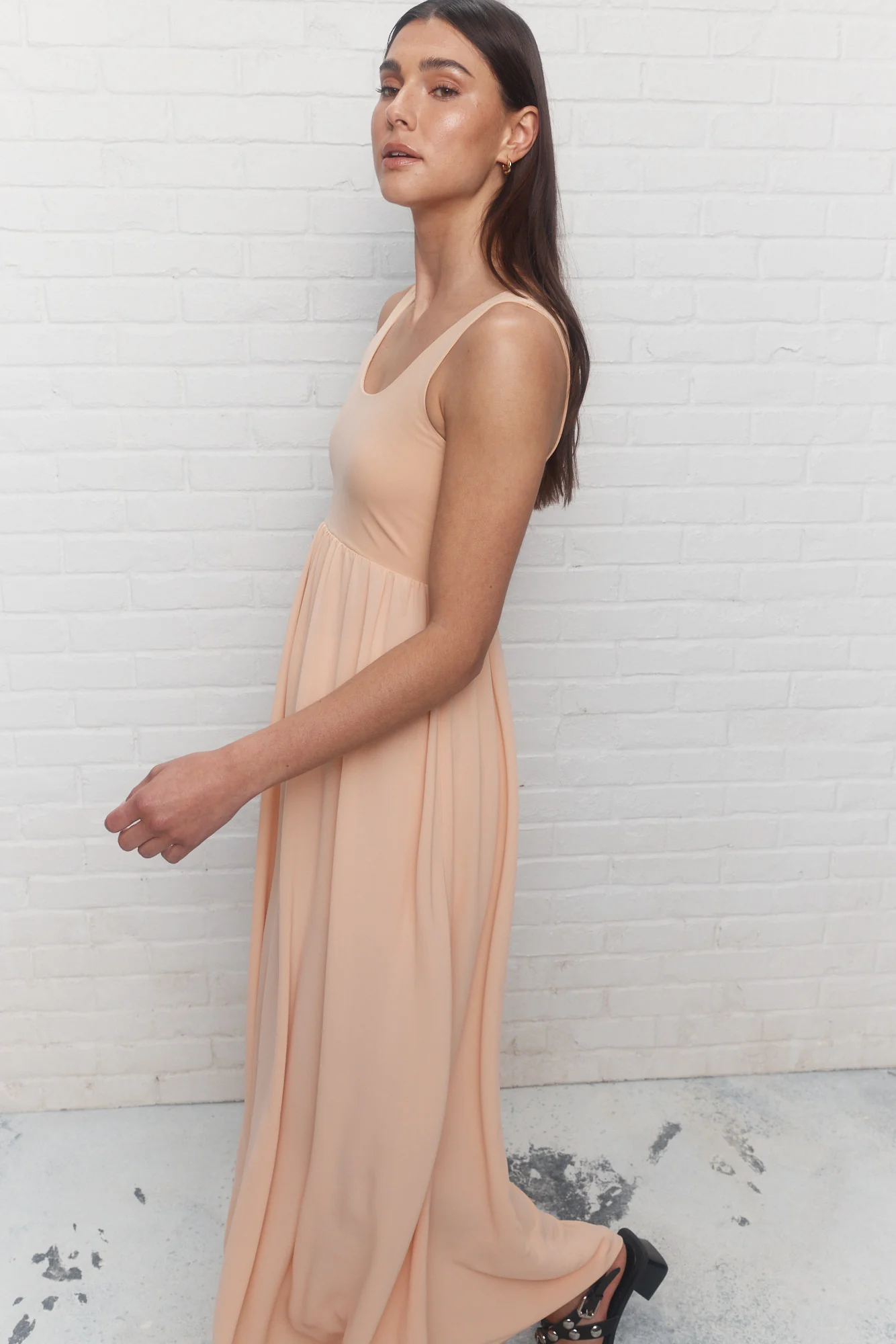 Women's Peach U-neck Sleeveless Maxi Fitted Pleated Dress with wide straps