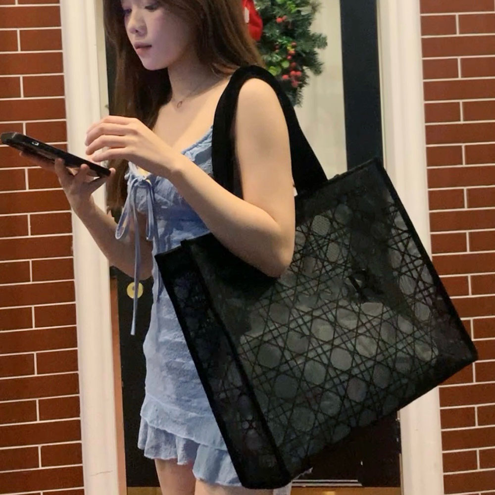 New Designer Black Mesh Lace Rattan Plaid Shoulder Tote Bag Storage Bag VIP Gift Lipstick Organizer Clutch Holder for Travelling Toiletry Shopping