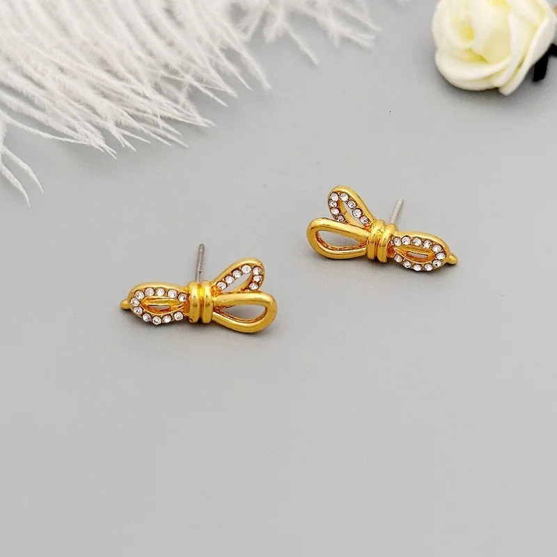Korean Style Fashionable With A High-End Feel Simple Zircon Inlaid Bow Earrings 250517