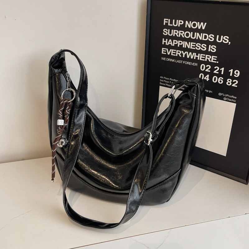 designer bag Large capacity 2025 new winter high-end fashion dumpling bag, single shoulder women crossbody bag