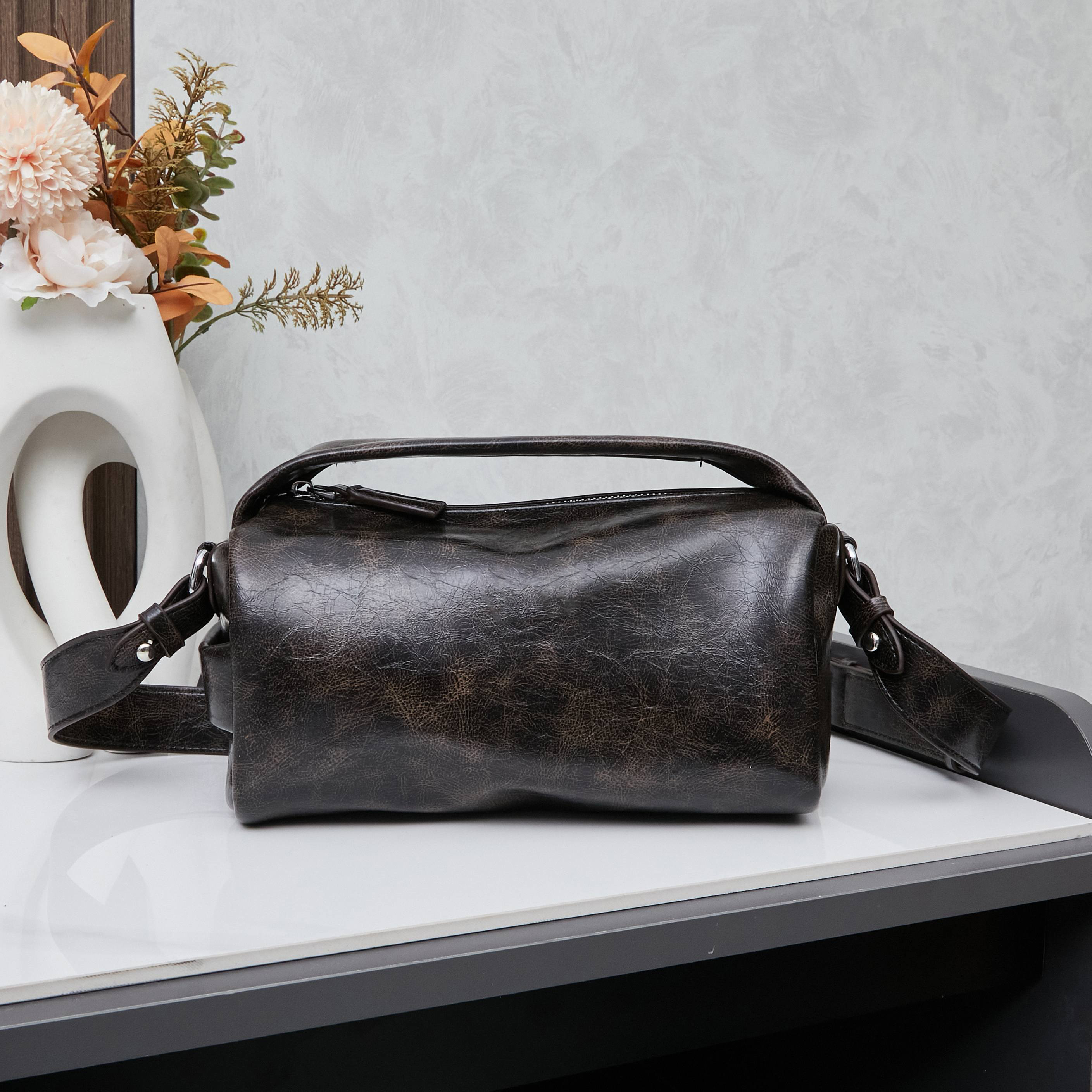 2025 Spring/Summer New Used Oil Wax Leather Lunch Box Bag, Unisex Crossbody Bag, Single Shoulder Handbag