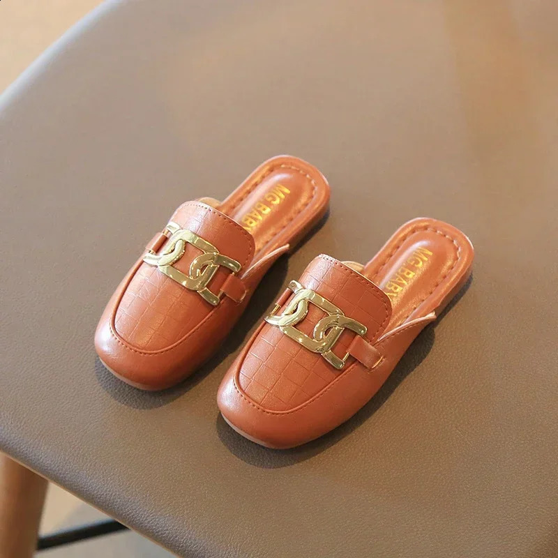 Summer Slipon Stylish Girls Slippers Outdoor Cover Toe Color Decor School Student Children Sandals Flat Shoes Pu Kids Sliders 250515