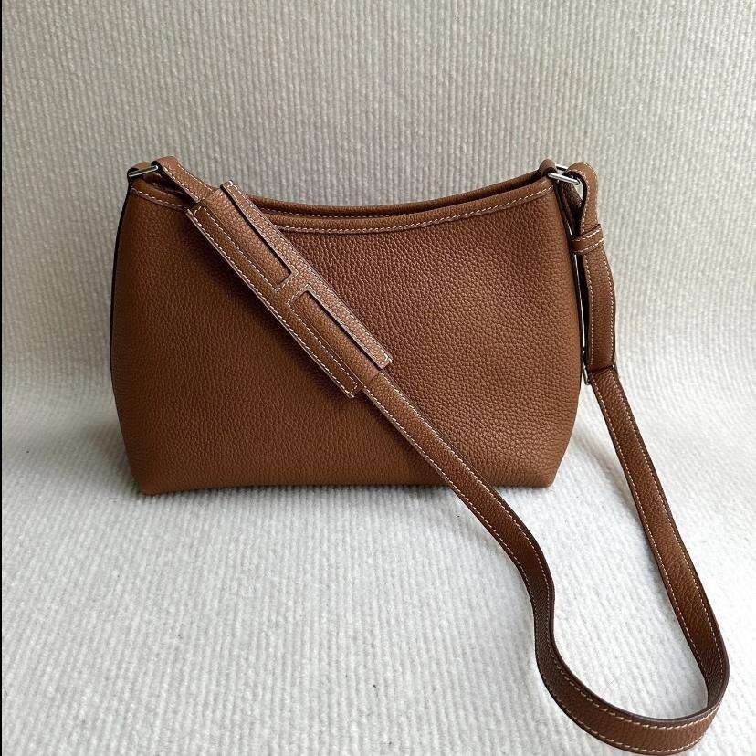 new niche underarm lunch box single shoulder crossbody large capacity commuting leather women s bag simple top layer cowhide