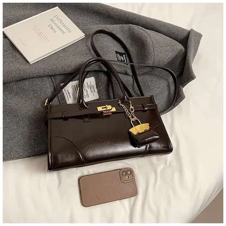 Trendy Minimalist Clutch Bag With Retro Letter Stylish Commuter Tote For Women Vintage Fashion Crossbody Purse