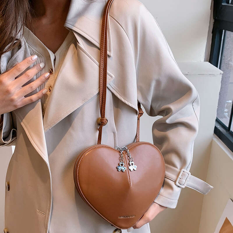 Small with niche design texture, women's 2025 new single shoulder crossbody small square bag, internet famous girl's peach heart bag