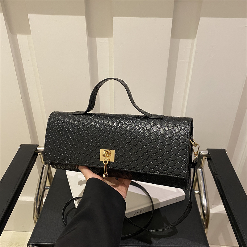Free Delivery Designer Bag Fashionable And Exquisite Weaving 2025 Solid Color Casual Buckle Large Capacity Western Style Horizontal Cross Shoulder Fre