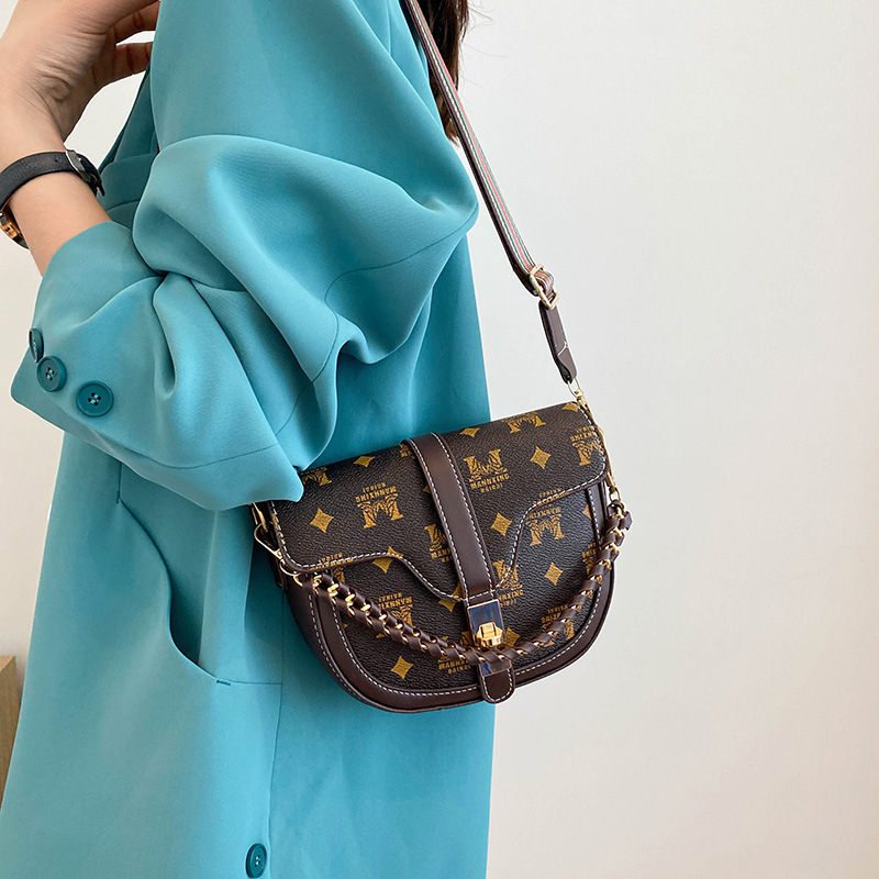 Female bag new fashion fashion texture single shoulder bag foreign style all take cross body saddle bag