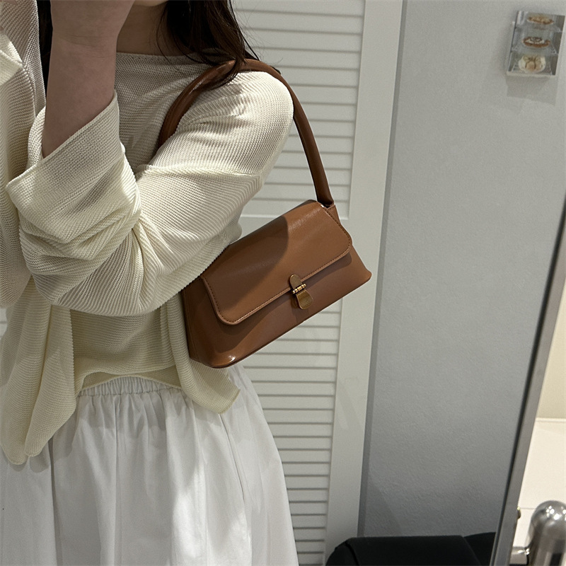 Niche Western style Underarm 2025 New Fashionable PU Handheld Versatile Ins Shoulder Women's Bag
