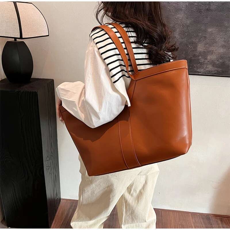 Fashion Niche Texture Crocodile Pattern Tote Fashionable Large Capacity Versatile Shoulder Bag Textured Charm Handbag