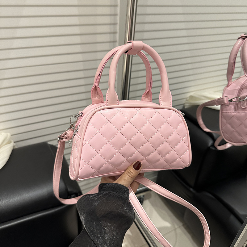 Free Delivery Designer Bag 2025 Spring New Style Niche Bowling Diamond Grid Commuting Hand Fashionable And Versatile Luxury Bag