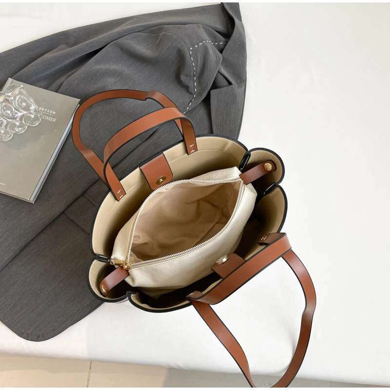 Large Capacity Tote Light Brand Design New Simple High-Quality Leather Casual Versatile Commuter Women's Shoulder Bag