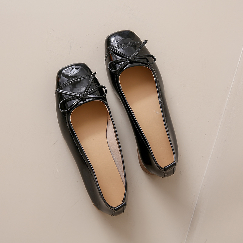 Free shipping. Designer's 2025 new casual commuting style with a small chanel-style bow, retro single shoe for women, French fashion, versatile a