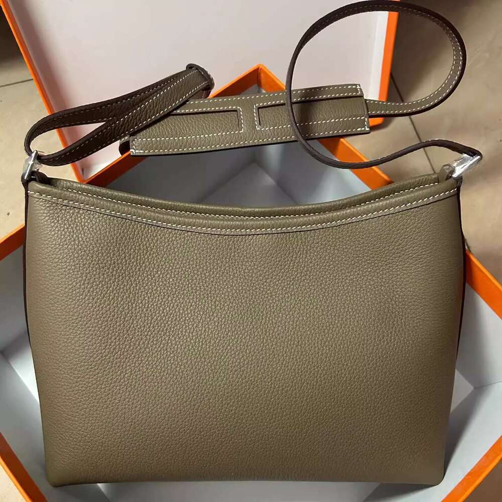 new niche underarm lunch box single shoulder crossbody large capacity commuting leather women s bag simple top layer cowhide