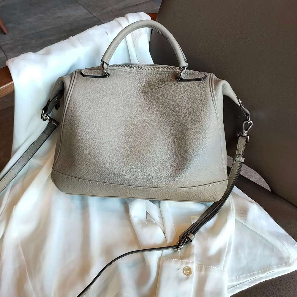New Large-Capacity Soft First Layer Cowhide Handbag Shoulder Messenger Bag All-Match Casual Fashion Factory Direct Supply