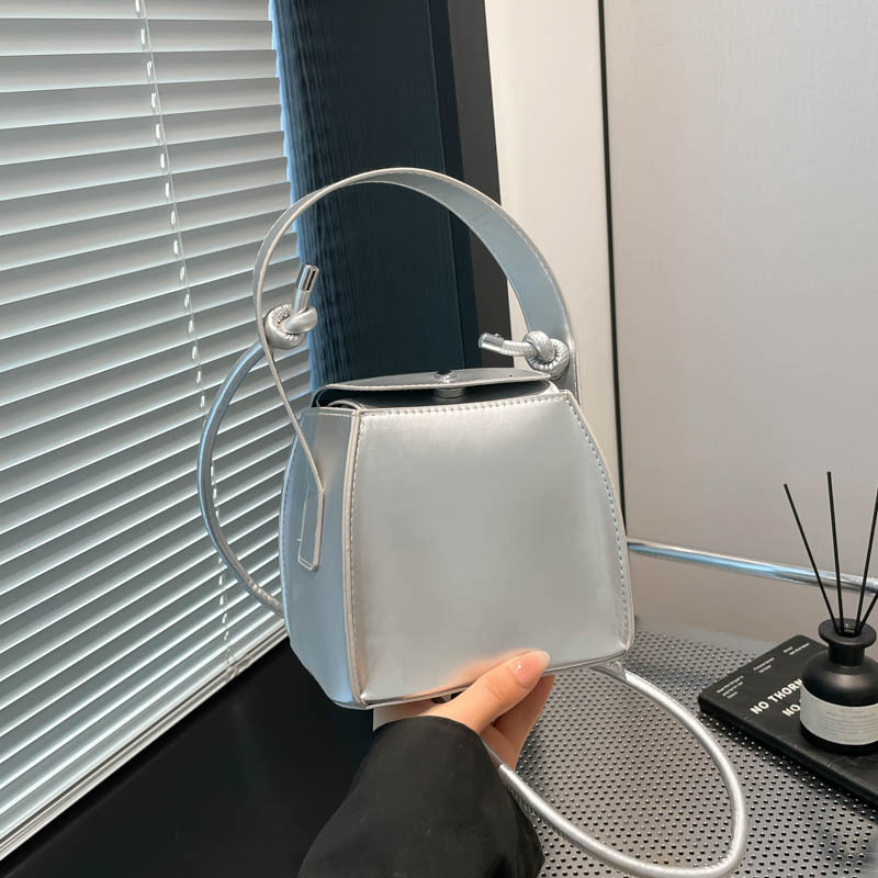 New high-end texture niche women's hand-held small square bag for spring and summer, fashionable and personalized design, single shoulder crossbo