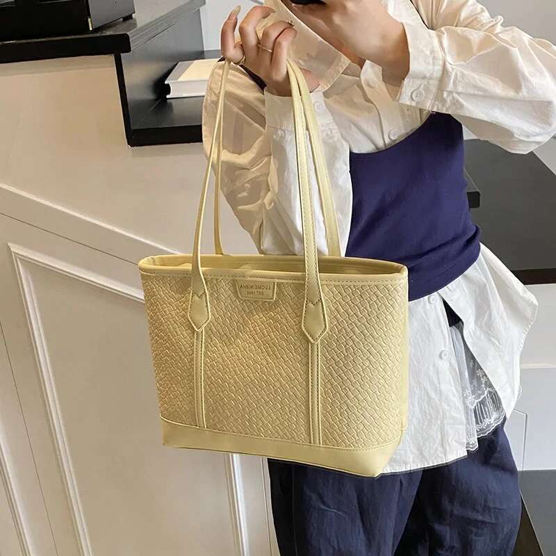 Trendy 2025 Women's Woven Tote Spacious Capacity, Chic Texture, Perfect for Both Casual and Work Commutes, Single Shoulder Style