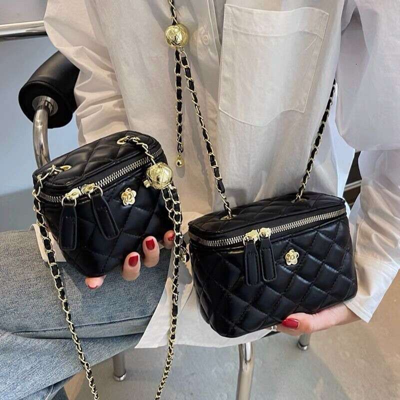 2025 new black gold color chain camellia diamond grid single shoulder diagonal cross bag, women's bag