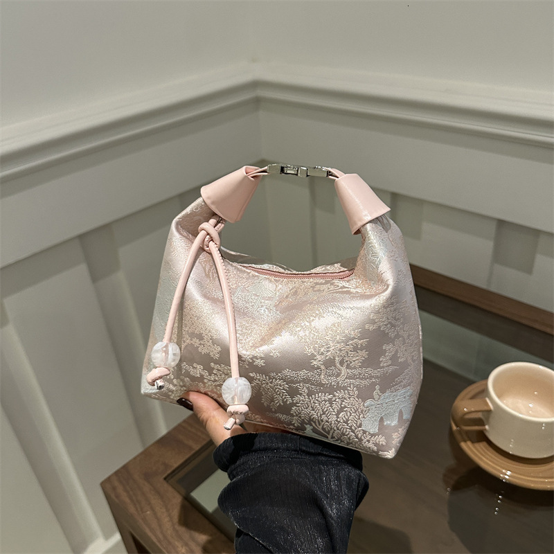 Free Delivery Designer Bag Chinese Style Embroidery Hand Held Dumpling For Women 2025 New Niche High End Single Shoulder Armpit Crossbody8520