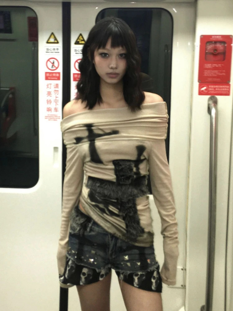 Fur Patchwork Sexy T Shirt Harajuku Punk Skull Print Slash Neck Y2k Aesthetic Tops Streetwear Off Shoulder Fairy Vintage Tees 250517