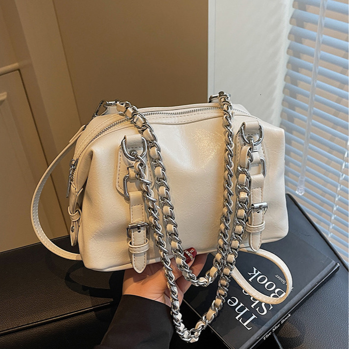 Women's Shoulder Bag Free Shipping Designer Bag Korean Version Fashion Chain Single Handbag 2 New Summer Niche Versatile Crossbody Bag Pillow Bag