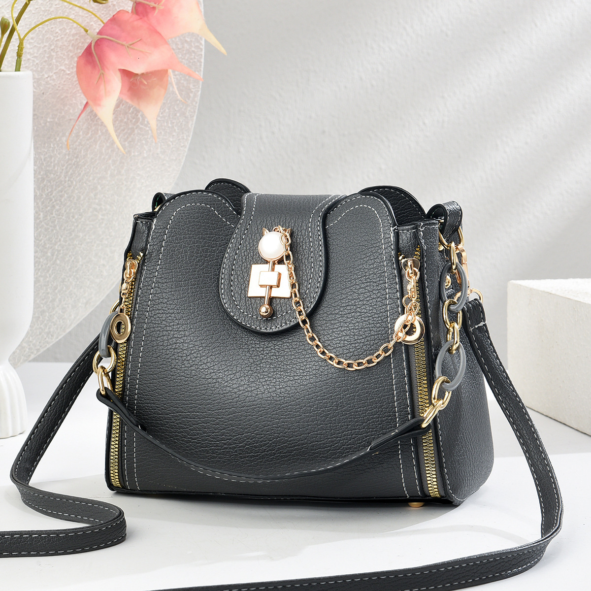2025 new versatile fashionable bucket high-end and trendy single shoulder crossbody bag practical for women