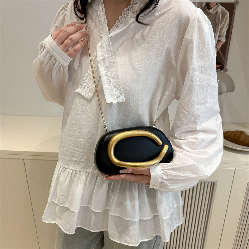 2025 New PU Handbag Metal Decorative Wrist Personalized Evening Dress Chain Crossbody Bag for Women
