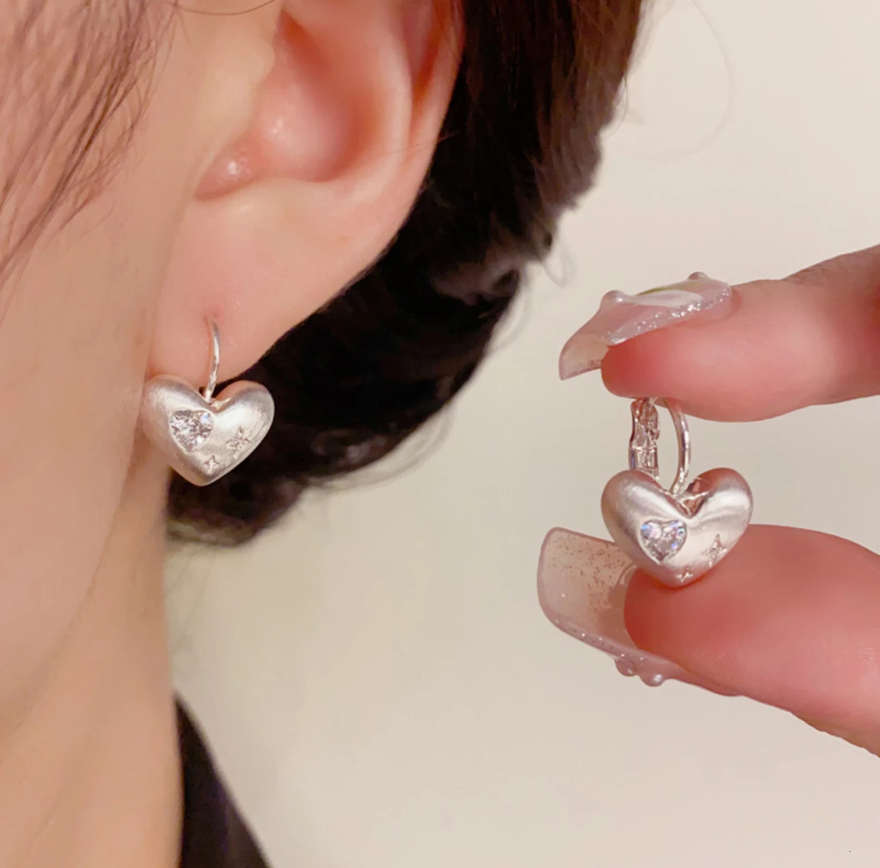 1.6 * 1.1 cm Korean fashion simple metal wire heart ear clip sweet and cool versatile earring 250517