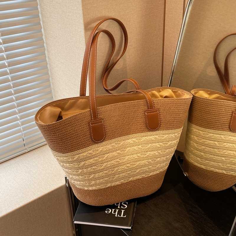 Korean Version Hand Held Bag for Women New Trendy Winter Simple Fashion Grass Woven Beach Niche Handbag
