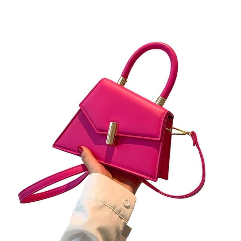 Fashionable PU Trendy Lock Closure Shoulder Bag With Ample Storage Minimalists Tote Display Your Individuality