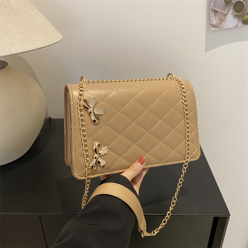Free Delivery Designer Bag Women's 2025 Spring/summer Western Butterfly Chain Korean Version Fashion Lingge One Shoulder Crossbody Small Square B