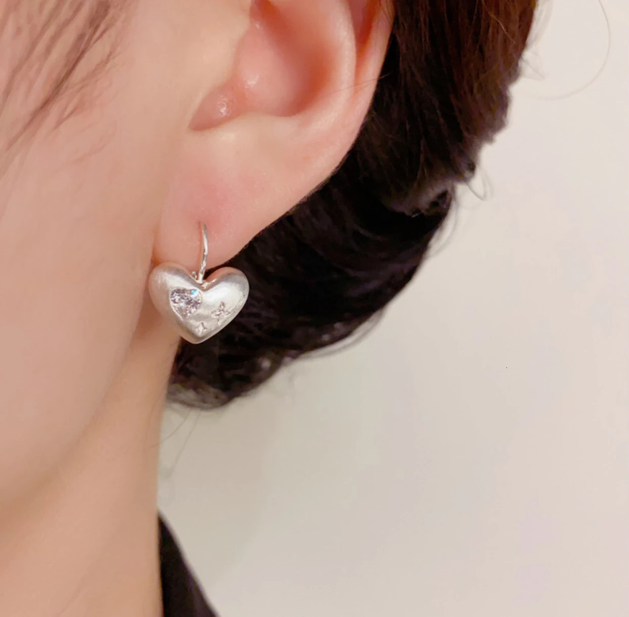 1.6 * 1.1 cm Korean fashion simple metal wire heart ear clip sweet and cool versatile earring 250517