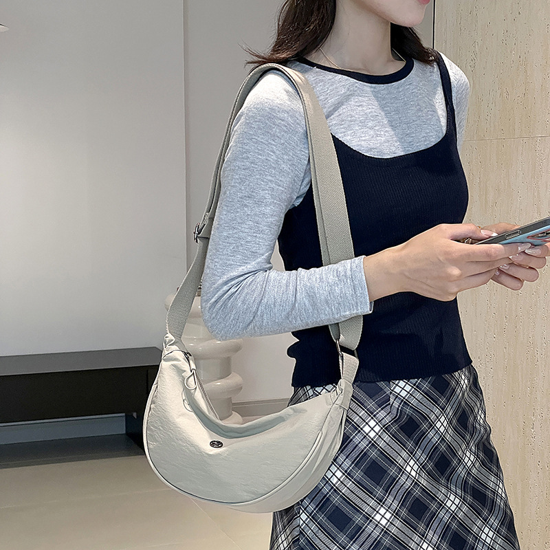 Dumpling 2025 new women's fashion versatile shoulder nylon crossbody casual niche bag trend